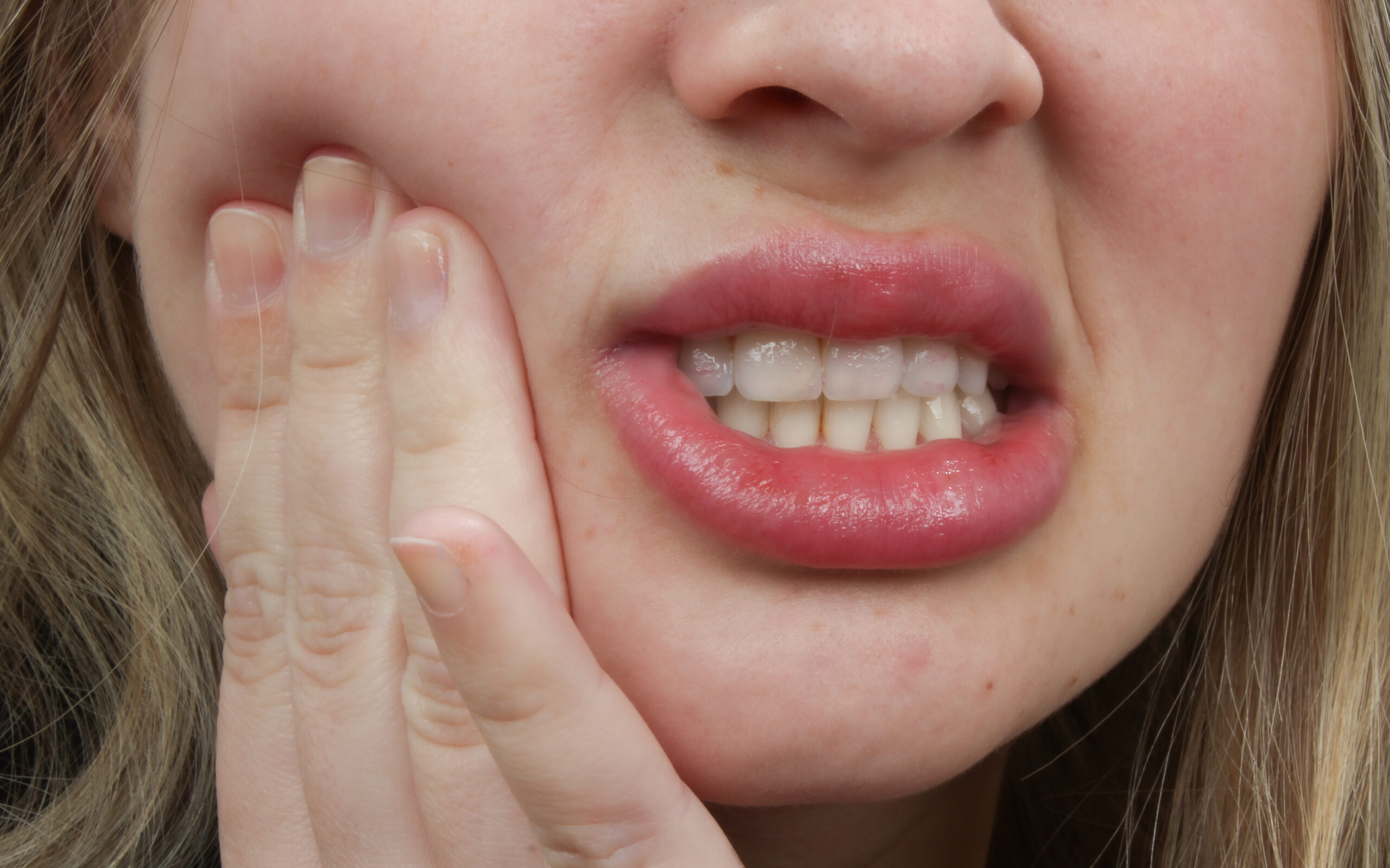 Pessoa com dor de dente